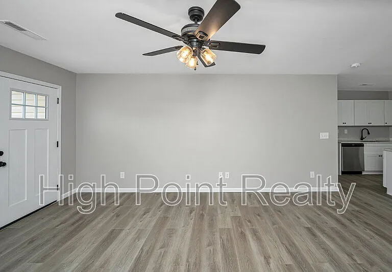 85 Smith Glen Dr — Photo 3