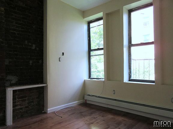 2nd image of 183 Menahan St APT 3L