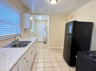 Large Downstairs One Bedroom One Bath! With First-Come First-Serve Parking Available, Long Beach, CA 90806