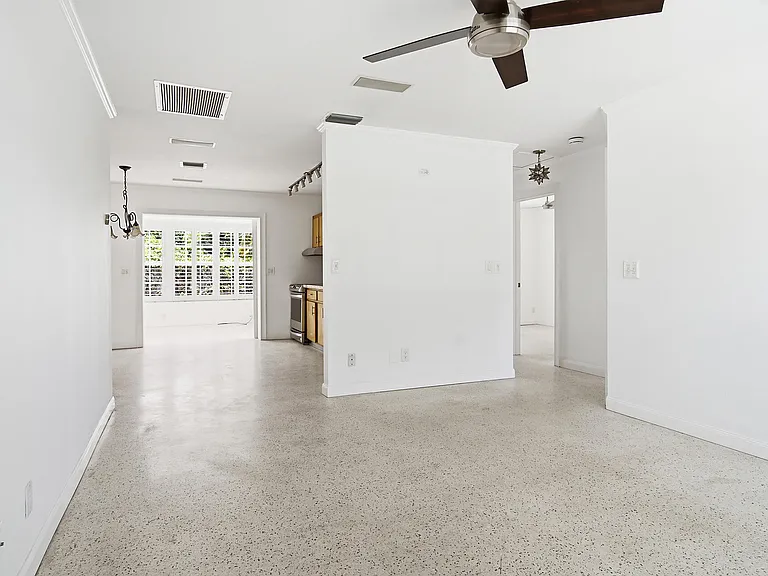 205 Rutland Blvd — Photo 4