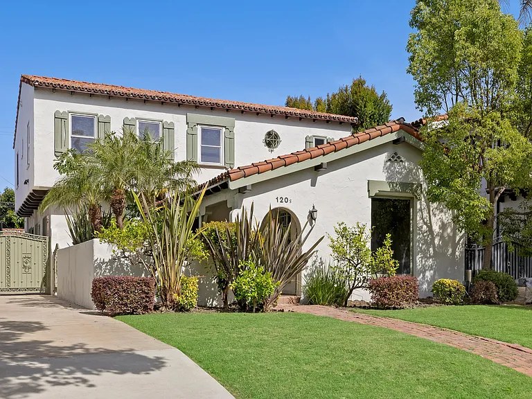 120 S Poinsettia Pl — Photo 2