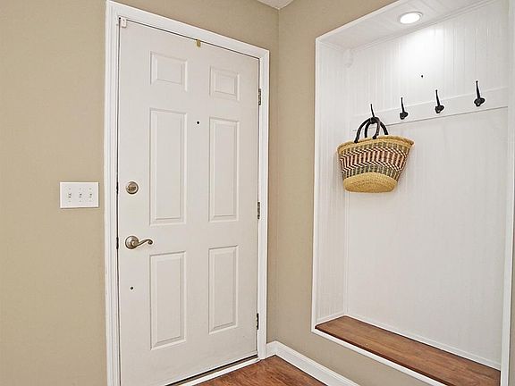 3rd image of 546 Weeping Willow Ln