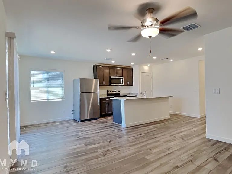 1090 W West Virginia Ave — Photo 8