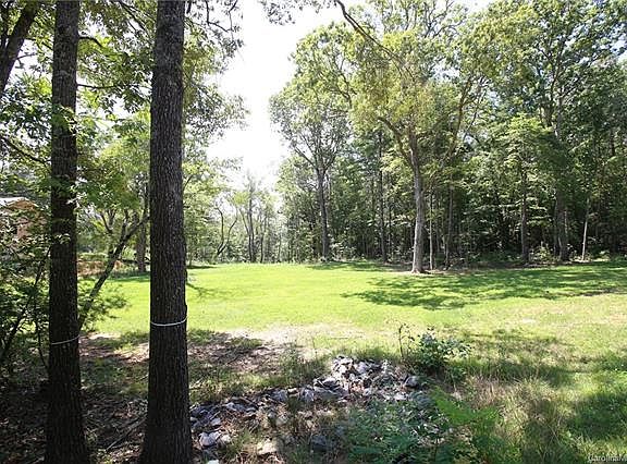 2nd image of 10 Towering Oaks Ln