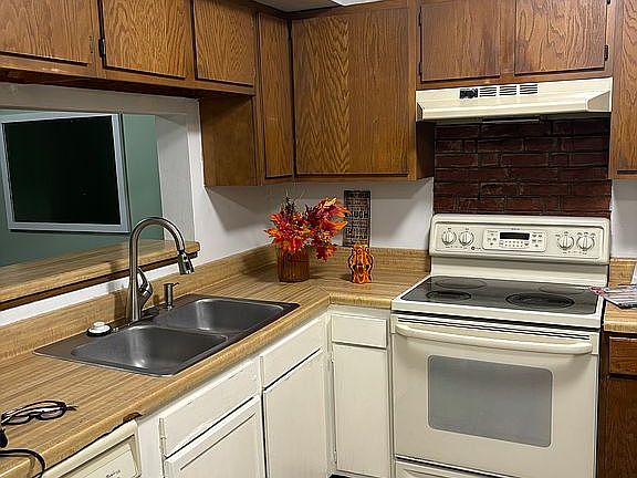 3rd image of 5262 Waller Ct