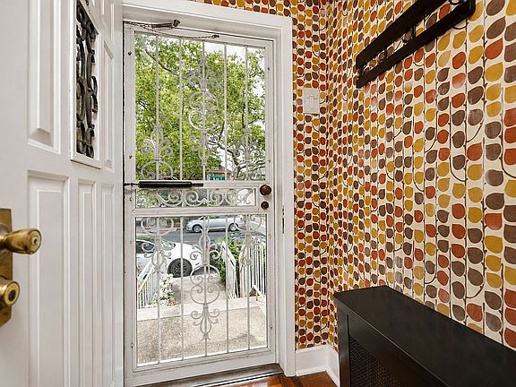 2nd image of 3026 Avenue
