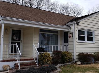 22 Middleton Dr, Hamilton, NJ 08620