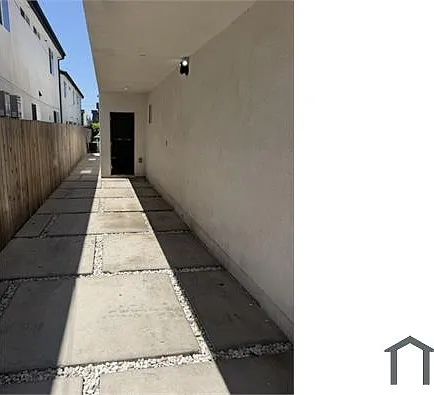 5870 1/2 Towne Ave — Photo 9