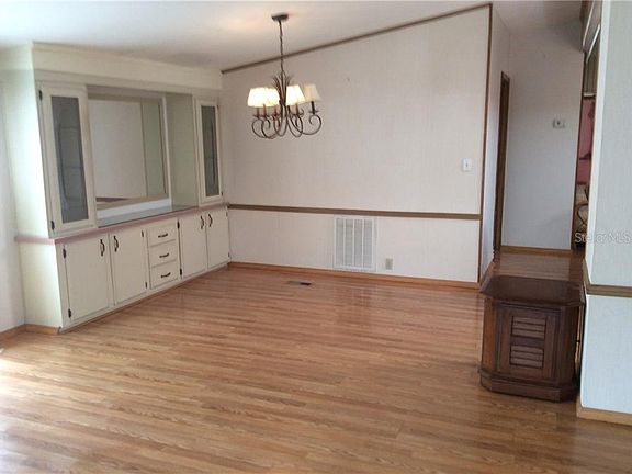 4th image of 3048 Hickory Dr