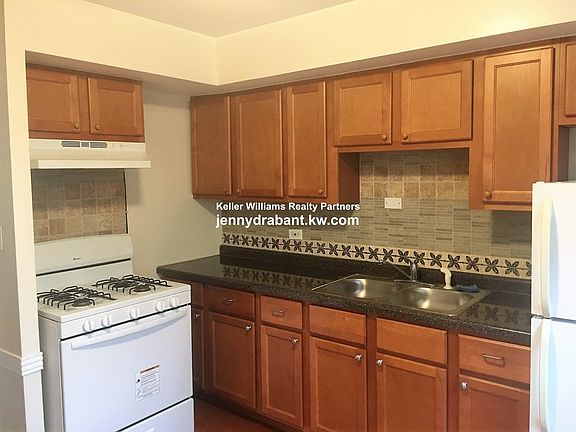 3rd image of 4452 N Lockwood Ave #1