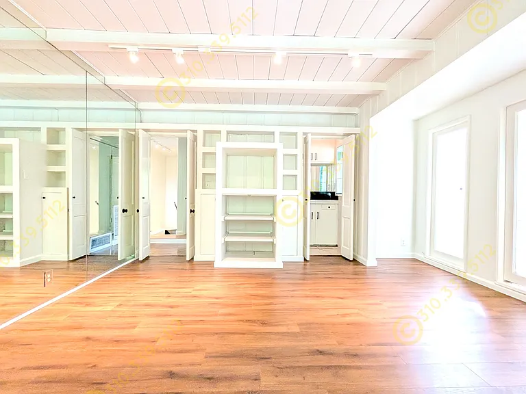 969 N Doheny Dr #1/2 — Photo 32