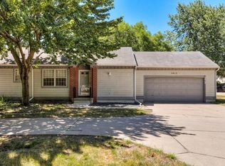 5412 Vista Dr, West Des Moines, IA 50266