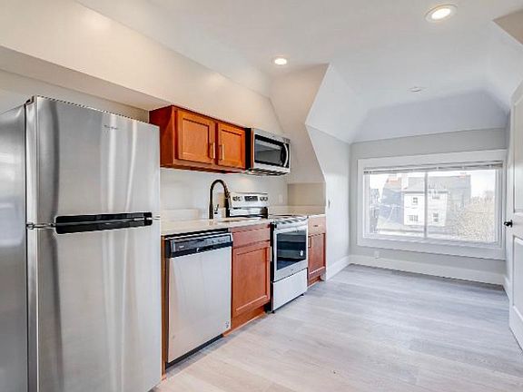 3rd image of 521 Brookline Blvd APT 4