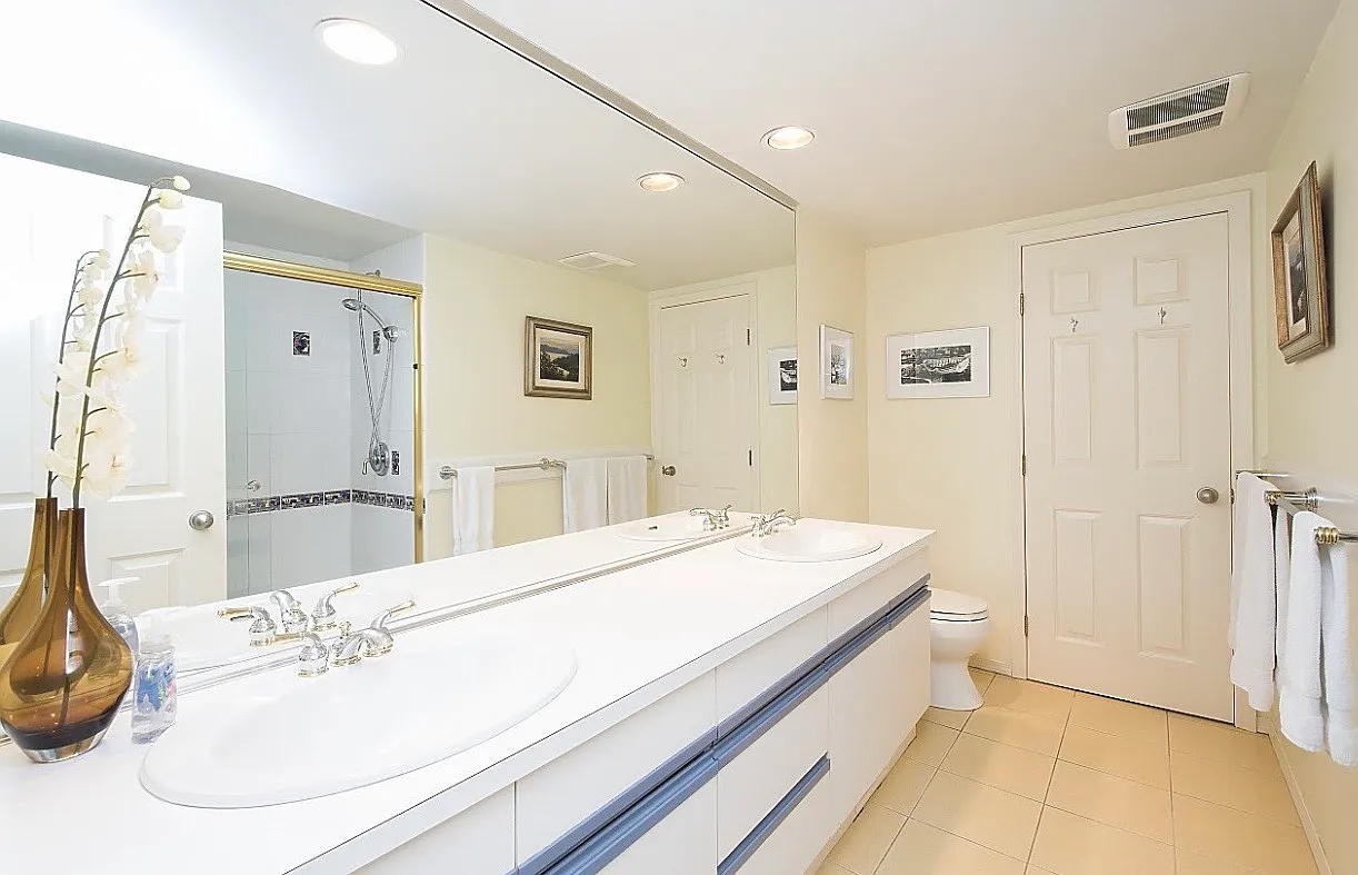 4 bed, 3650 sqft, $8,990 — Photo 4