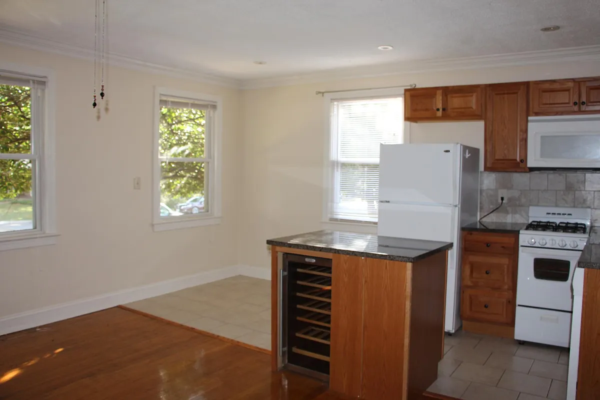 Building Photo - 632 N Monroe St #1