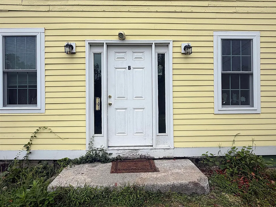 27 Ashuelot St #B