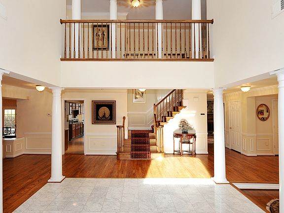 2nd image of 10105 New London Dr