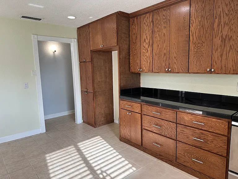 2109 Cedarcrest Dr — Photo 8