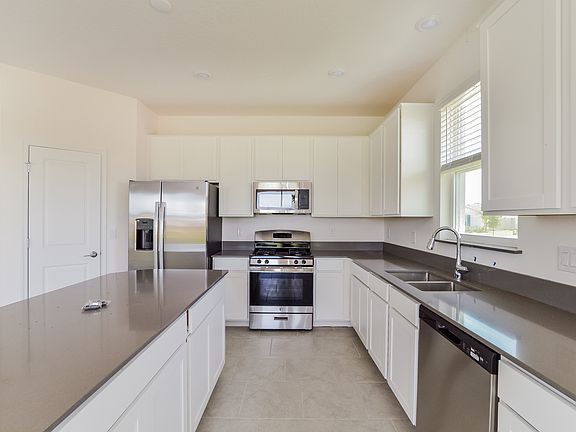 4th image of 33513 Blossom Ln