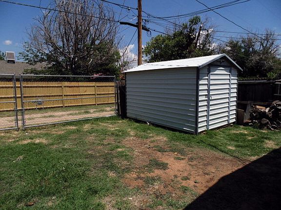 3rd image of 3314 Cimmaron Ave