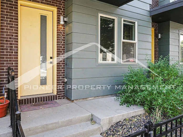 940 Navajo St — Photo 2