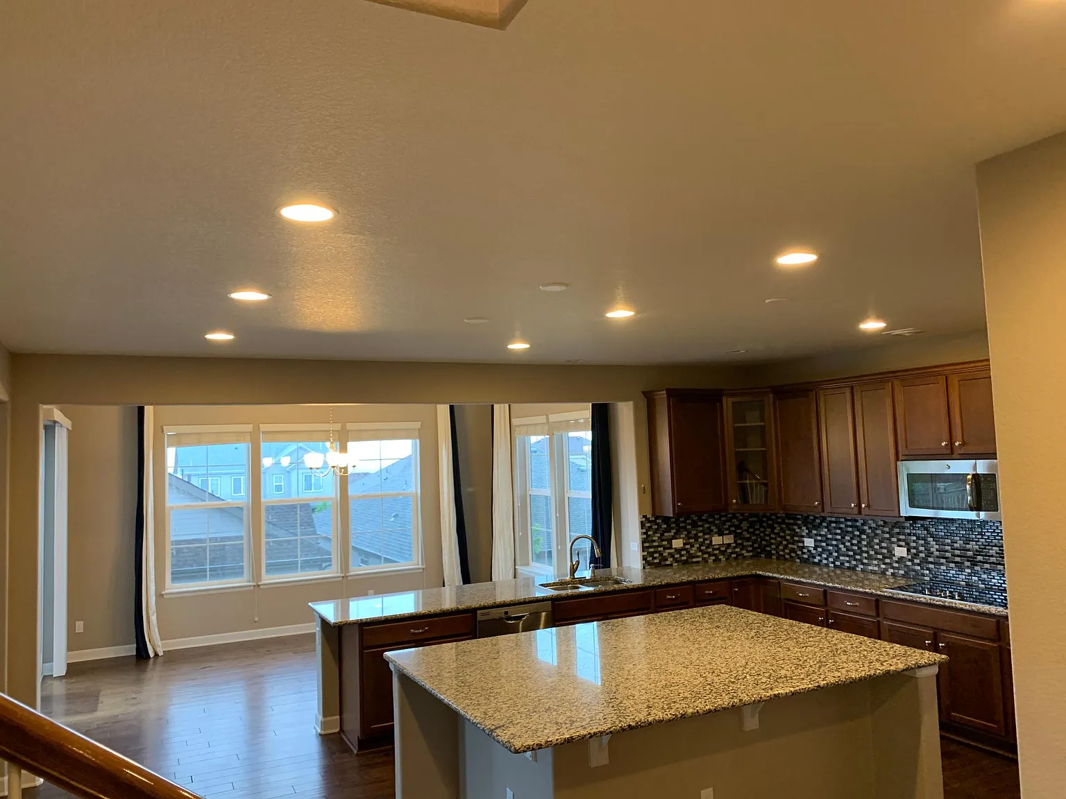 5 bed, 3200 sqft, $3,500 — Photo 3
