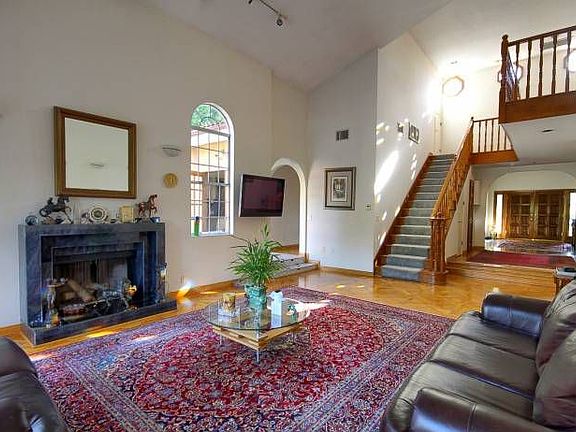 3rd image of 13523 Chandler Blvd