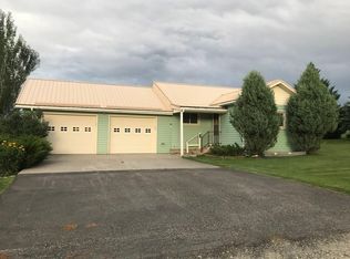 31 Easton Ave, Fishtail, MT 59028