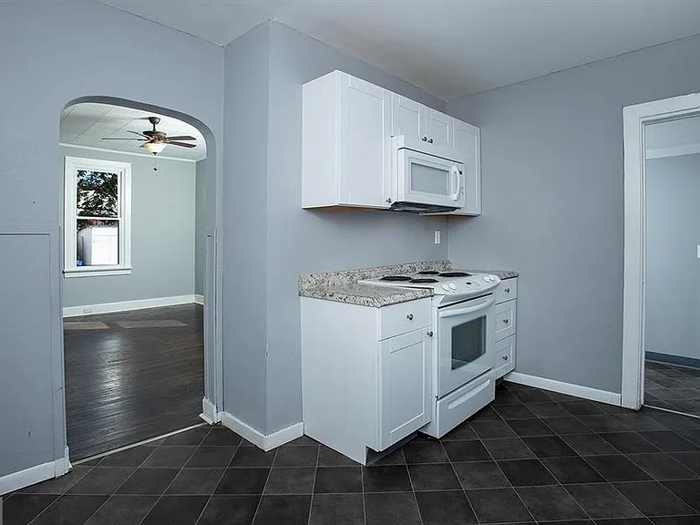 340 S Wood St — Photo 21