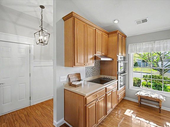 5th image of 223 Falmouth Dr