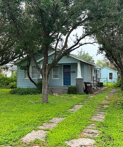 309 E Hoffman Ave — Photo 2
