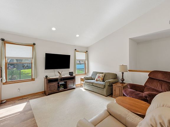 4th image of 4755 Spring St