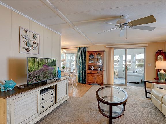 5th image of 902 Periwinkle Cir