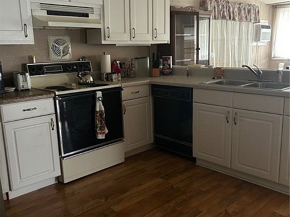 3rd image of 143 Highlands Lake Dr
