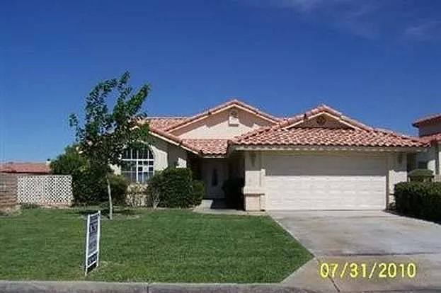 26438 Edgewater Ln — Photo 2