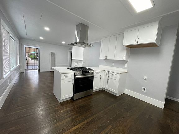 4th image of 4272 Suter St
