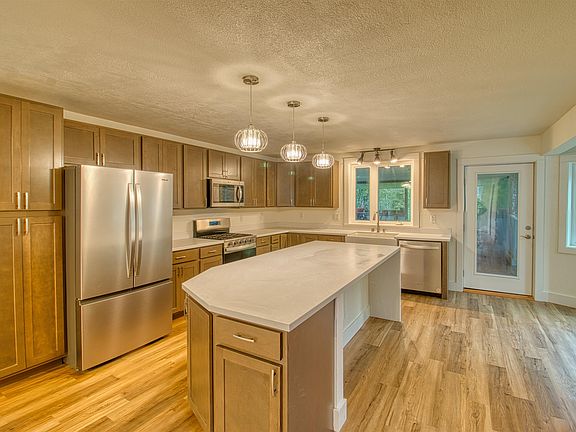 3rd image of 5880 Haystack Dr