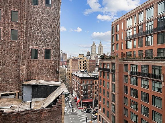 4th image of 221 W 77th St #10E