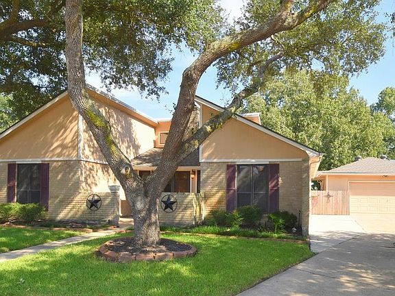 2nd image of 1203 Park Royale Cir
