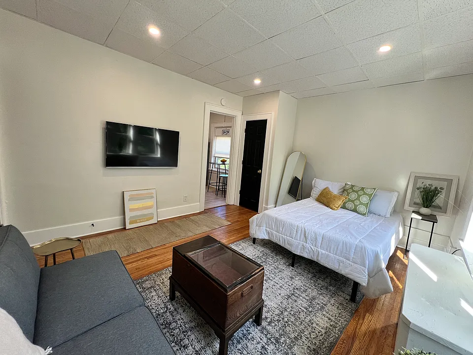 1946 E Main St #11