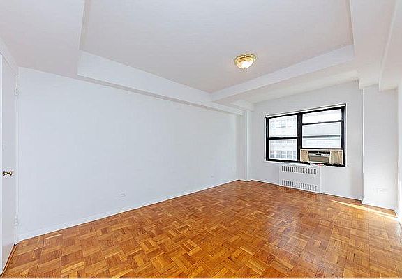 4th image of 140 E 56th St APT 10D