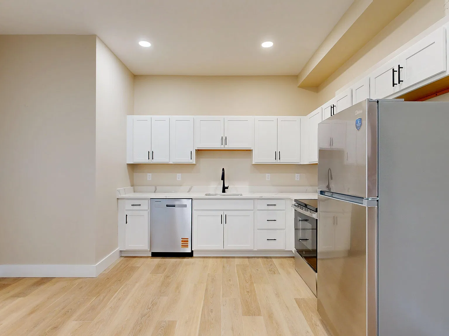 2 bed, 950 sqft, $2,200 — Photo 4