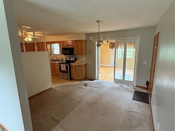5th image of 40 Hickory Ln