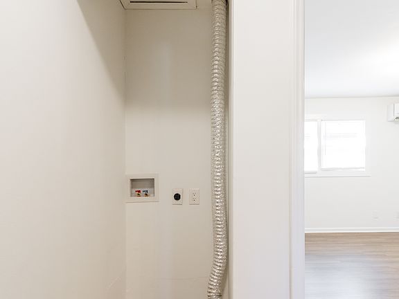 5th image of 929 Cantwell St #6
