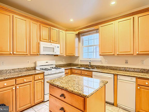 2nd image of 175 Tilden Way #175
