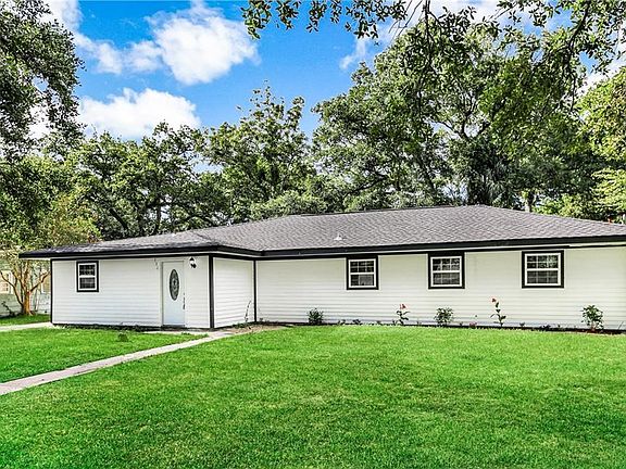 2nd image of 104 Fairfax Pl