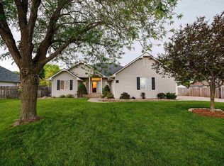 1109 Old Farm Estates Rd, Hutchinson, KS 67502