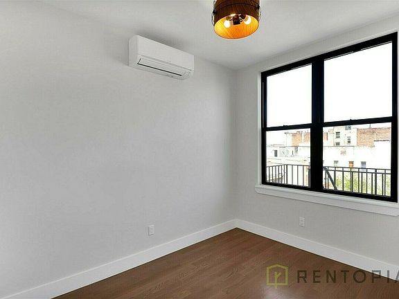 5th image of 90 Manhattan Ave #3M