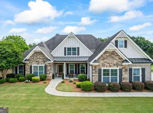 1389 Club Estates Ln, Statham, GA 30666