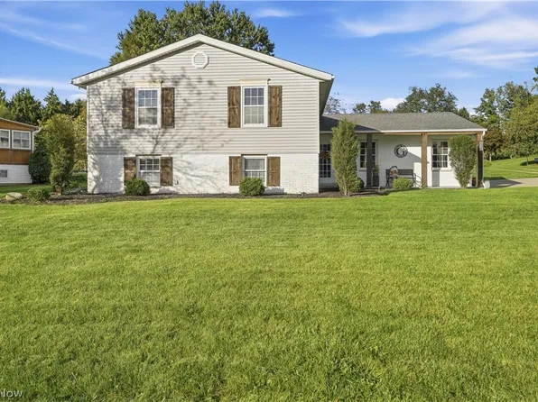 1042 Oakhill Dr NE, Massillon, OH 44646